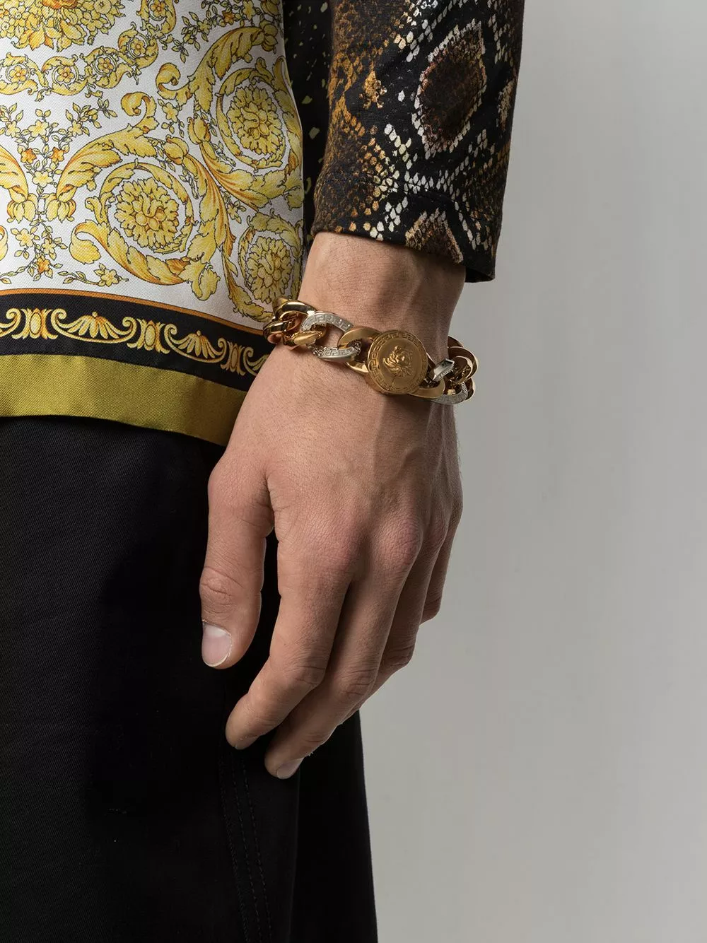 Versace Chain link Medusa detail bracelet 4 Versace chain-link Medusa detail bracelet