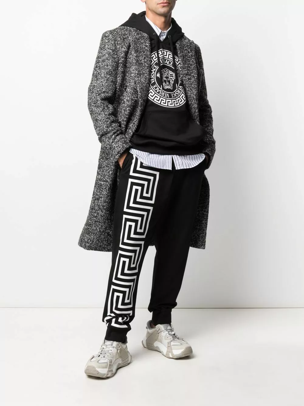 Versace Medusa logo print relaxed hoodie 4 Versace Medusa logo-print relaxed hoodie